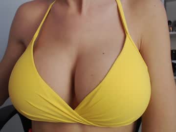 girl eat_mee_out image #2058625