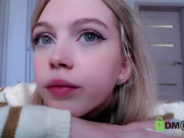 girl small_blondee image #3370328