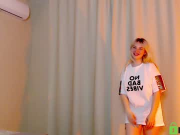 girl shy_blondiee image #3647465