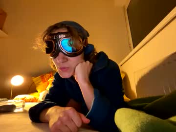 fliegerfrau naked cam