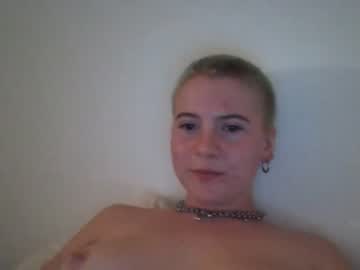 chloekissesss naked cam
