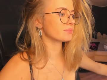 girl linellali image #2957305