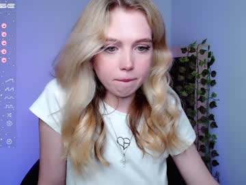 girl small_blondee image #3832036