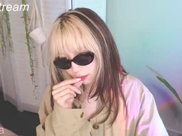 y_u_m_i_k_a naked cam
