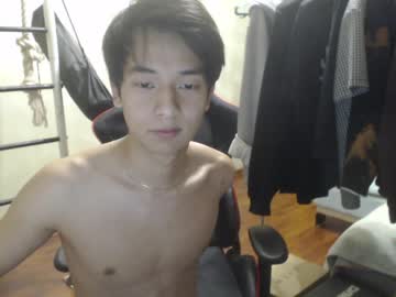 man holayvng image #240305