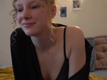 girl sistinehashands image #3587268