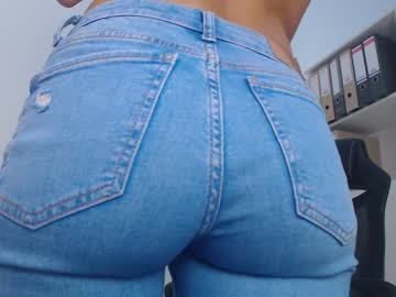 girl eat_mee_out image #2698505