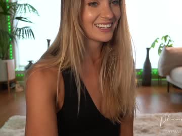 girl phoenix_taylor image #1906015