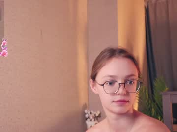 mia_sea_ naked cam