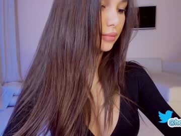 girl hollyextra image #3545495