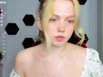 girl small_blondee image #3838651