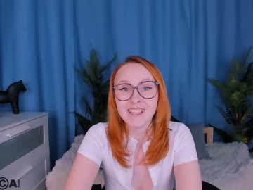 ella_hughes_ naked cam