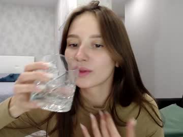 girl _hey_siri_ image #2498399