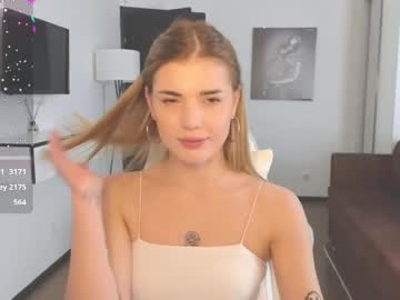 adrianawow1 naked cam