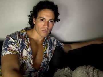 chulo33333 naked cam
