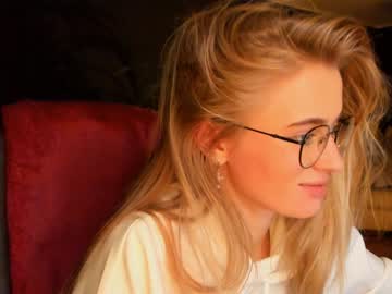 girl linellali image #2928040