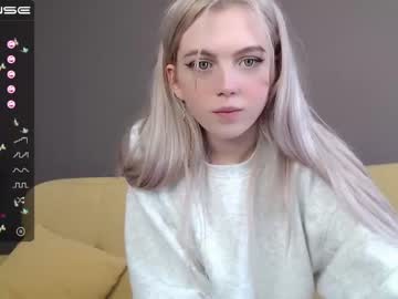 girl small_blondee image #1549374