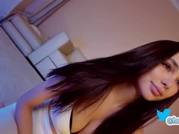 girl hollyextra image #3267428