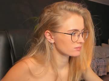 girl linellali image #2834444