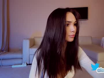 girl hollyextra image #3143907