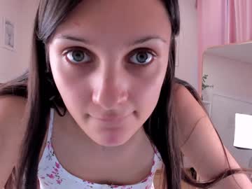 girl chloe_holzmann image #2932084