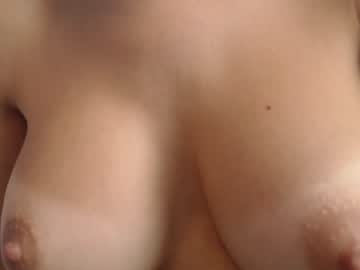 girl eat_mee_out image #2884296