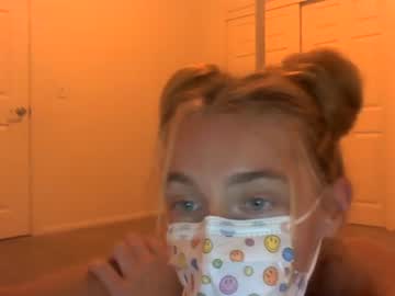 girl heyyitspeachesss image #2395527