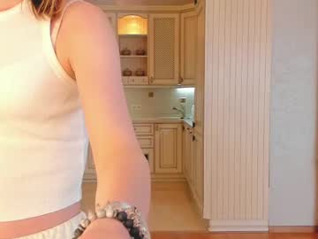 girl harrieteasley image #4028033