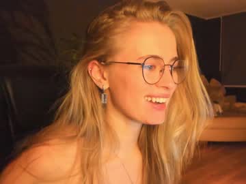 girl linellali image #2951924