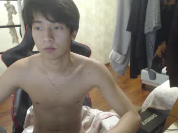 man holayvng image #291420