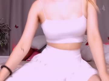 selena__heart naked cam