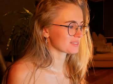 girl linellali image #2929017