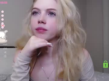 girl small_blondee image #3654944