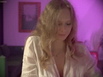 girl chillwithkira image #1078268