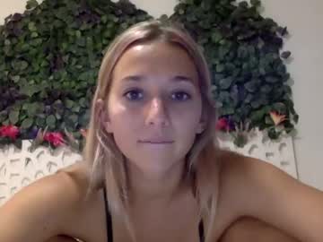 blondiewithbody naked cam