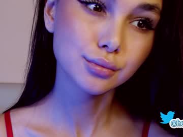 girl hollyextra image #3360335