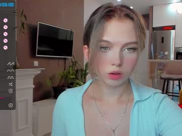 girl small_blondee image #2677901