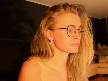 girl linellali image #2942949