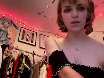 misskittyxo27 naked cam