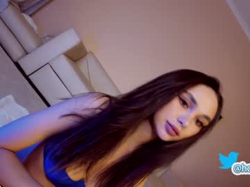 girl hollyextra image #3281037