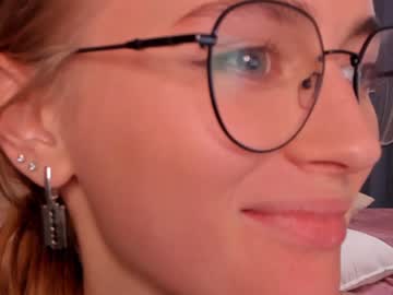 girl linellali image #2756819