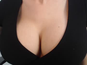 girl eat_mee_out image #2139370