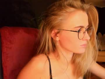 girl linellali image #2928124