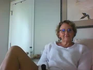 momnxtdoor naked cam