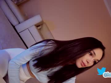 girl hollyextra image #3107995