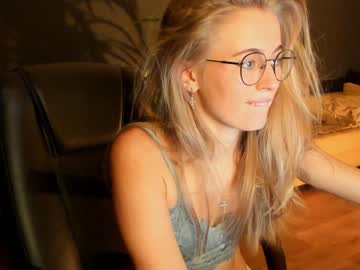 girl linellali image #2936012
