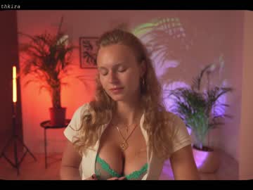 girl chillwithkira image #2141223