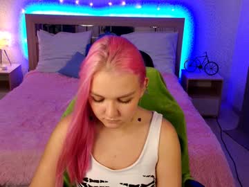 _opheliia_ naked cam