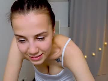sofia_me naked cam