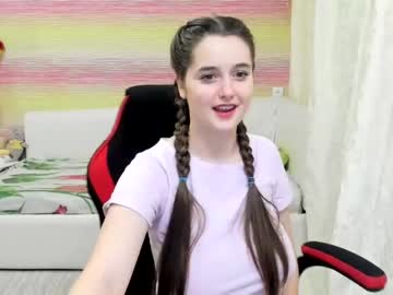 girl emmika_ image #1421601